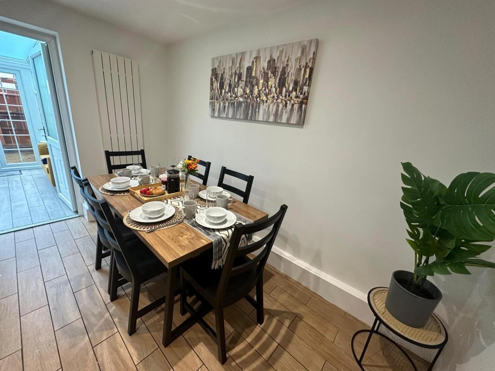 Rooms In Stylish House Milton Keynes Zewnętrze zdjęcie