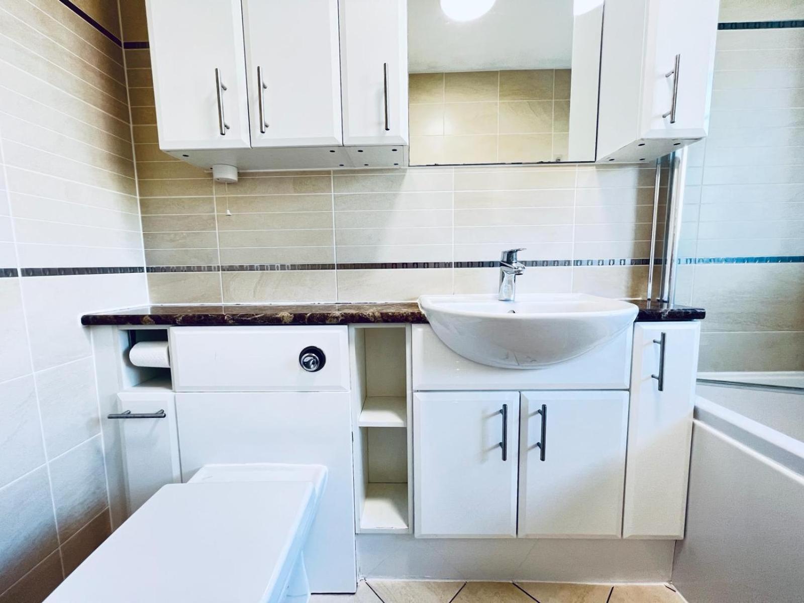 Rooms In Stylish House Milton Keynes Zewnętrze zdjęcie
